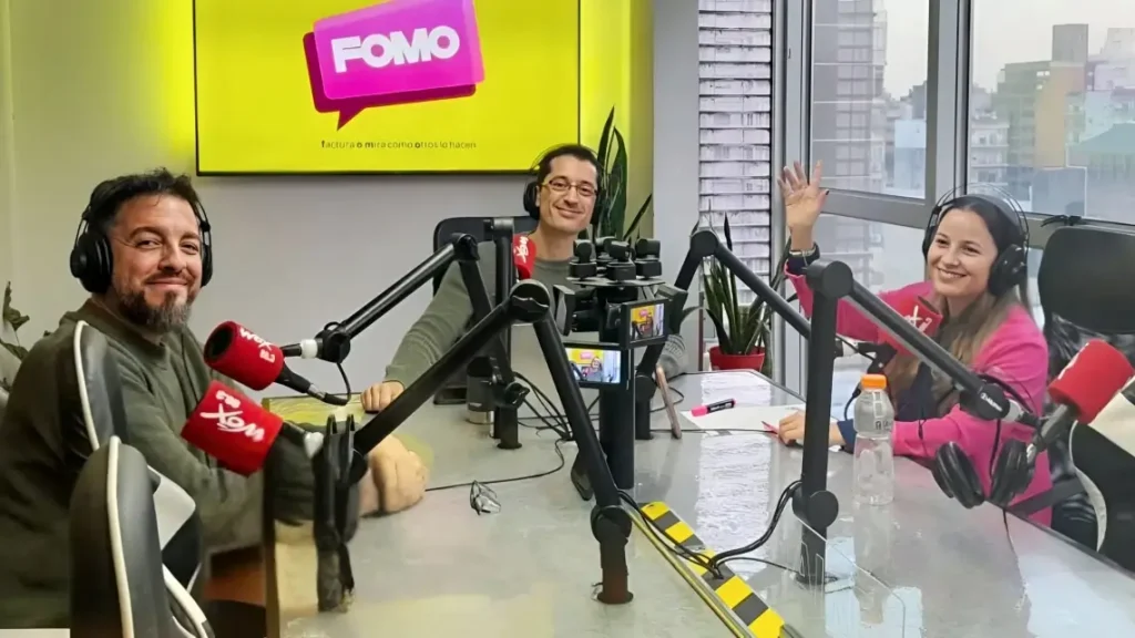equipo fomo streaming podcast wox radio